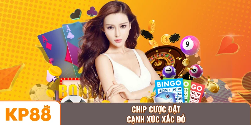 Chip cược đặt cạnh xúc xắc đỏ